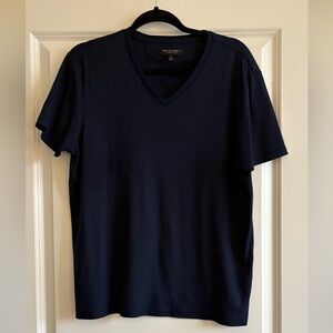 Men’s Banana Republic Luxury Touch V-Neck T-Shirt. Size Medium